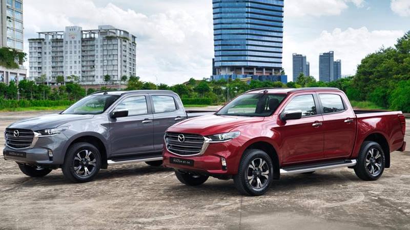 So sánh giá xe Mazda BT-50 2021 với Ranger, Triton, Navara, Hilux